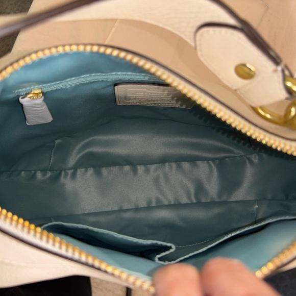 NWT Coach Off White Leather Shoulder Bag with Dust Bag. - Picture 12 of 16